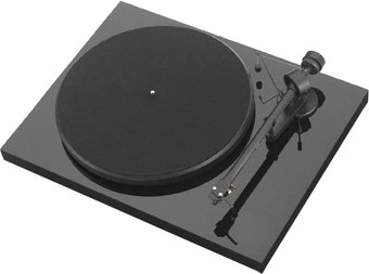 Виниловый проигрыватель Pro-Ject Debut III (черный)