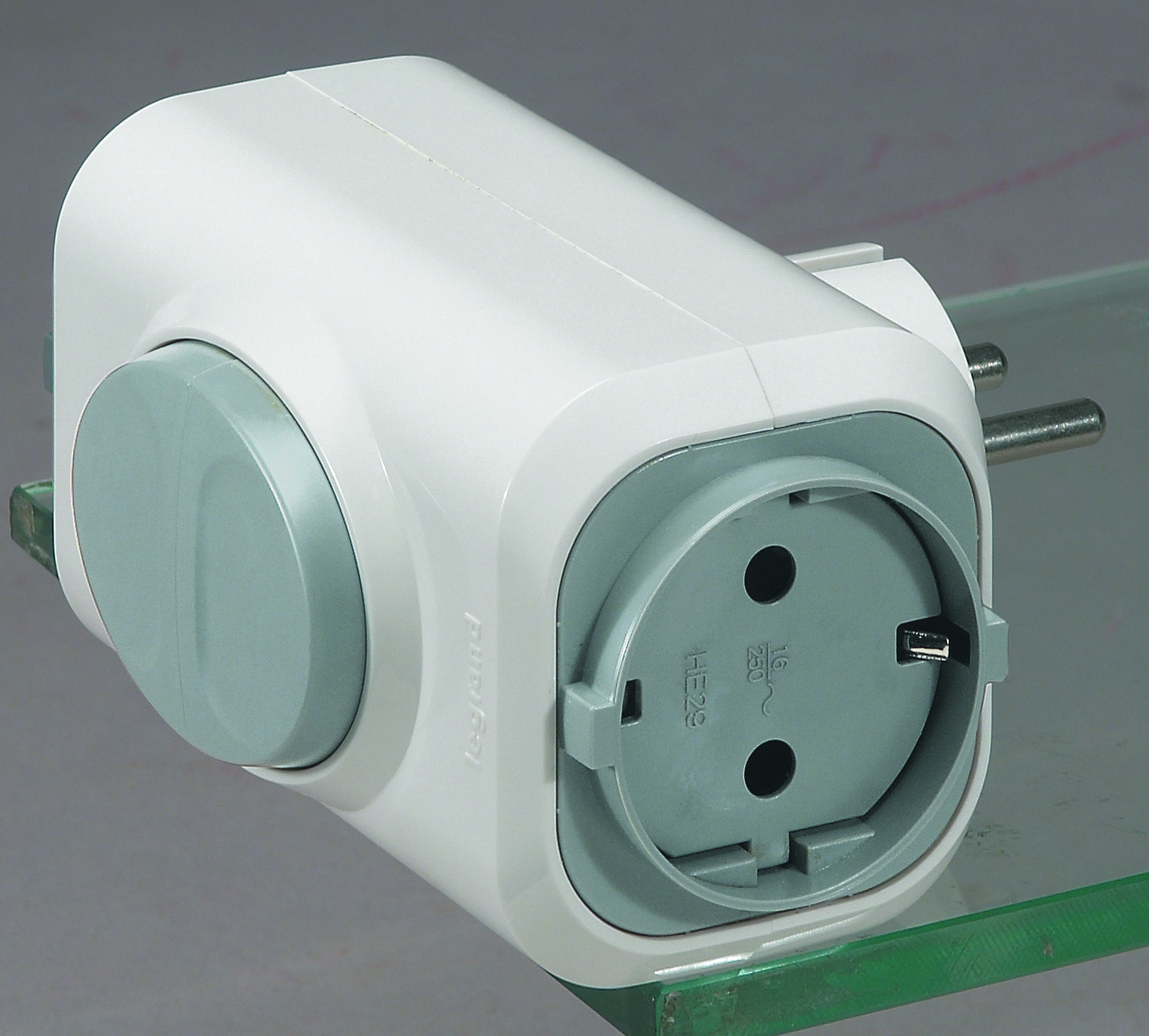 Розетка 4X2P+T с кнопкой выталкивания