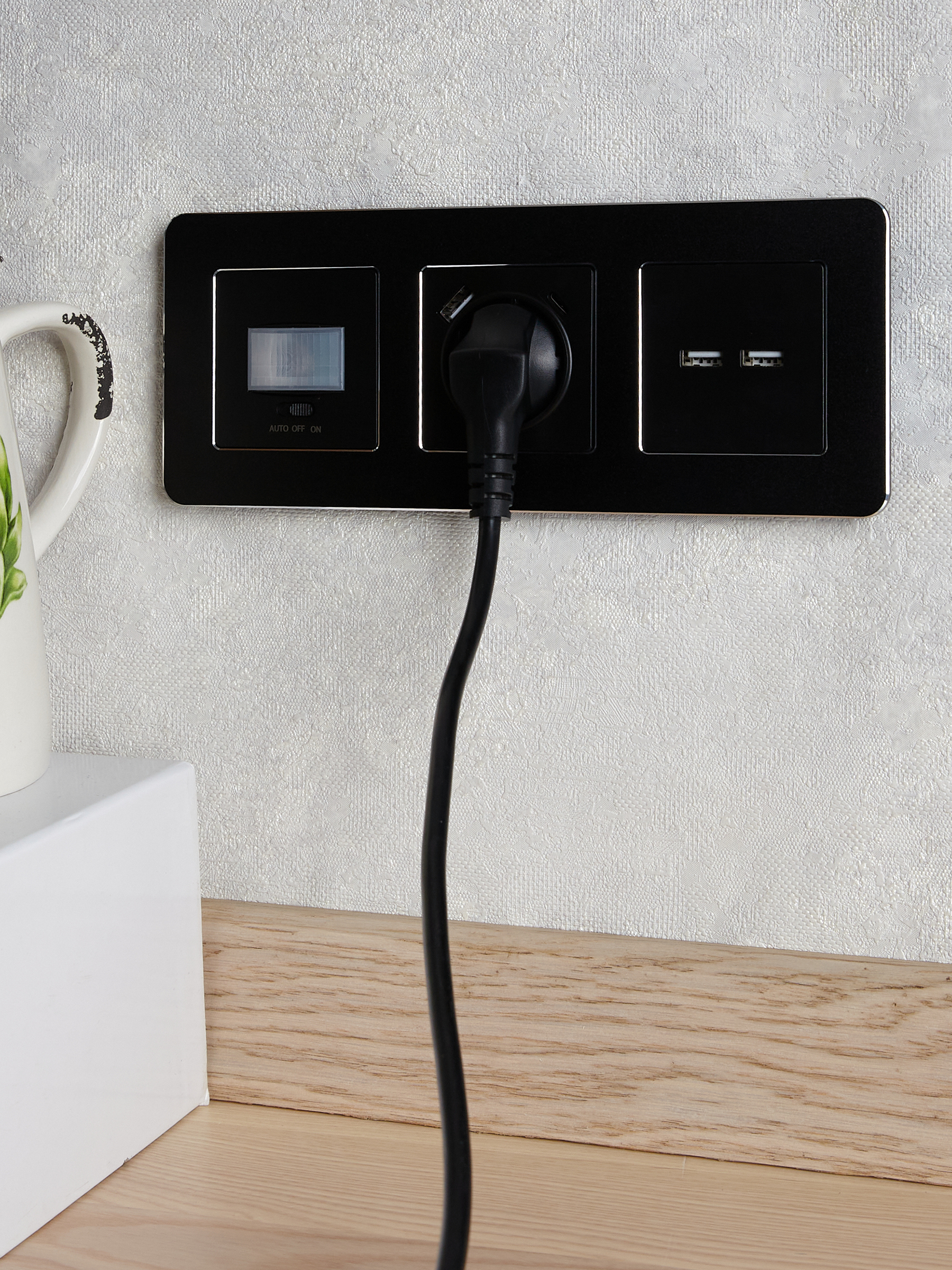 BRITE Датчик движения ДС10-1-БрЧ черн. IEK